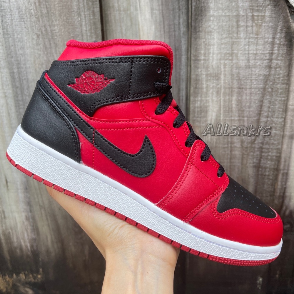 Air Jordan 1 Mid GS Reversed Bred
